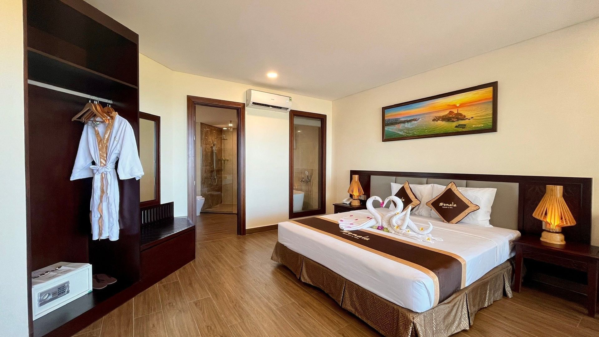 Premium Family Grove View - Featured View