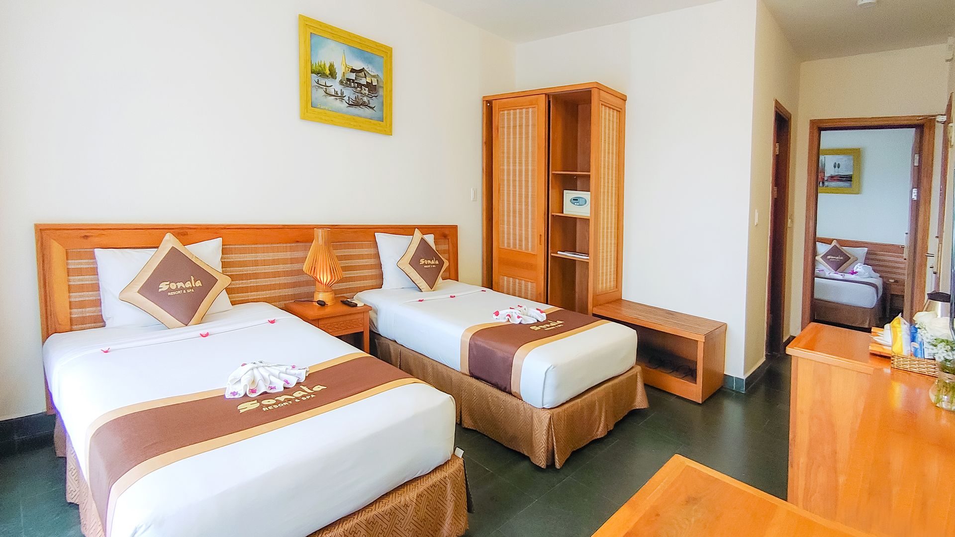 Family Garden View - Featured View